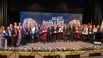 Selçuk Üniversitesinde yılın en başarılıları ödüllerine kavuştu