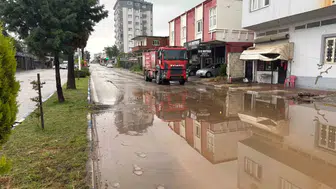 Düziçi’nde sağanak felaketi yolları kesti