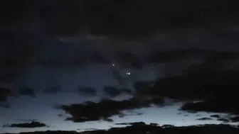 Vanlılar akşam saatlerinde gökyüzünde nadir bir astronomik olaya tanıklık etti