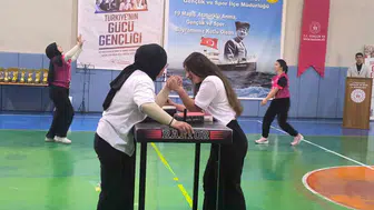 Şuhut gençleri 19 Mayıs için spor salonunda buluştu