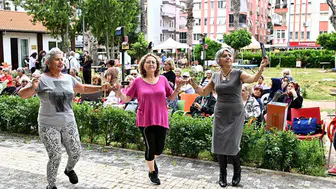 Antalya’da yaşlılar baharı oyunlarla ve sporla karşıladı