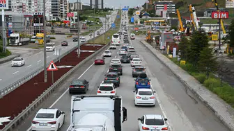 Kırıkkale yolunda bayram trafiği çilesi sürüyor