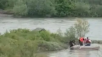 Tokat Erbaa'da çaya düşen gençlerden ikisi hala aranıyor