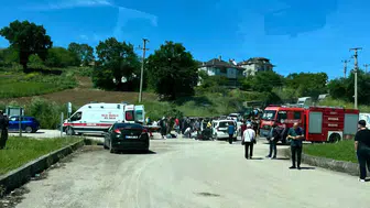 Sakarya Kaynarca yolunda iki araç çarpıştı 8 yaralı