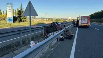 Uşak’ta kontrolden çıkan cip bariyerlere çarptı 1 ölü, 2 yaralı