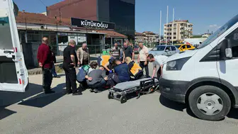 Düzce Çoban Kavşağı’nda minibüs ve motosiklet çarpıştı