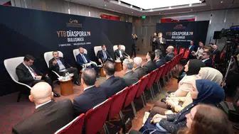 Bakan Tekin Londra’da gurbetçi vatandaşlarla buluştu