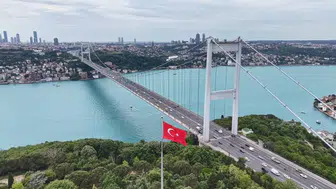 İstanbul Boğazı bugün alışılmadık turkuaz rengine büründü