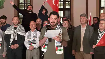 Sakaryalılar İsrail’in denizdeki müdahalesine karşı meydanlara indi