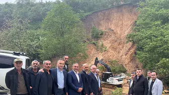 Giresun'da toprak kayması evleri tehdit ediyor