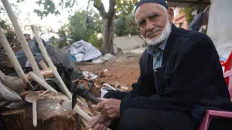 Hataylı usta 70 yıldır tek başına ağaçtan kaşık üretiyor