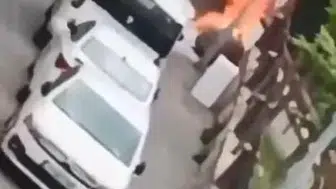 Beyoğlu sokaklarında korkutan otomobil yangını