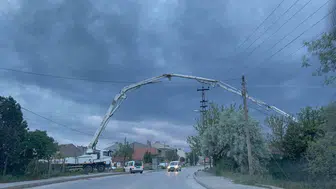 Eskişehir trafiğinin ortasında tehlikeli beton dökümü