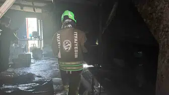 Hatay Samandağ'da bir dükkan küle döndü