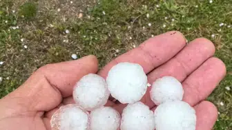 Sivas'ta dolu yağışı bahçeleri vurdu
