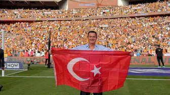 Acun Ilıcalı İngiltere sokaklarında şampiyonluk turu attı