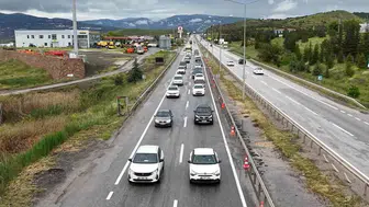 Kilit kavşakta tatil trafiği başladı