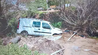 Malatya’da trafik kazası Hafif ticari araç kanala uçtu