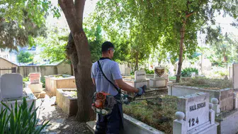 Aydınlılar için mezarlıklar bayrama hazırlanıyor