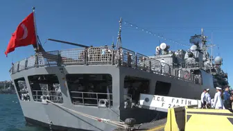 Sarayburnu'nda fetih coşkusu TCG Fatih gemisi ziyarete açıldı