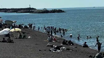 Akçakoca sahillerinde bayram bereketi yaşanıyor