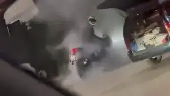 Bursa'da tehlikeli şov Benzinlikte motosikletle lastik yaktı