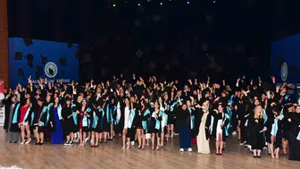 Balıkesir Üniversitesi Turizm Fakültesi öğrencileri diplomalarını aldı