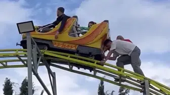 İzmir'de lunapark faciası Vatandaşlar metrelerce yüksekte asılı kaldı