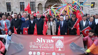 Sivas film festivali kortej yürüyüşüyle kapılarını açtı