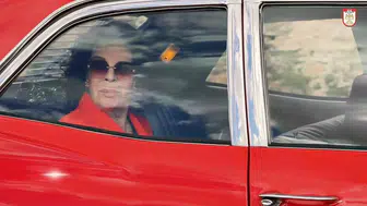 Hülya Koçyiğit yarım asır sonra Şoför filminin direksiyonuna geçti