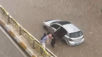 Edirne’de aniden bastıran dolu ve sağanak hayatı felç etti