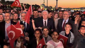 İstanbul fethin 573. yılını Üsküdar sahilinde havai fişeklerle kutladı