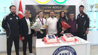 ASKİ Spor milli sporcularına madalya kutlaması düzenledi