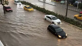 Bozüyük sokakları sağanak sonrası göle döndü