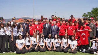 Ayvalık gençlerin enerjisiyle 19 Mayıs ruhunu yeniden yaşadı