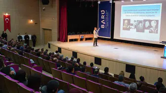 Üniversitede beyin oyunları Bilim mizahla anlatıldı