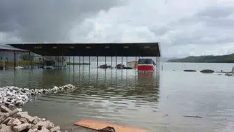 Almus Barajı doldu taştı Kıyıdaki otopark ve oyun alanı sular altında