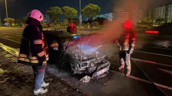 Kayseri'de seyir halindeki araç bir anda alev topuna döndü