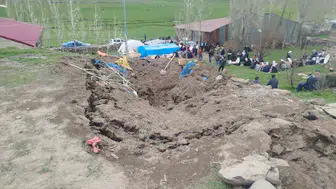 Erzurum Tekman’da sağanak yağış sonrası ahır çöktü
