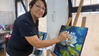 Bodrum’da 85 yaşında fırçayı eline aldı