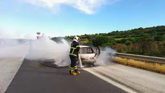 Gaziantep yolunda seyir halindeki otomobil alevlere teslim oldu
