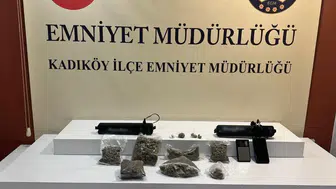 Kadıköy’deki dükkanda gizli geçitli uyuşturucu zulası bulundu
