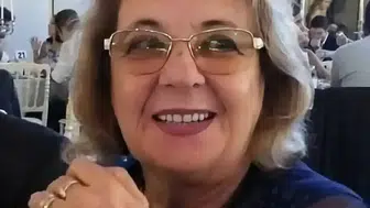 Komşusunu altınları için öldürüp cesedini yaktı