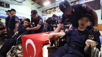 Aksaray’da üniforma giyen 40 genç askerlik görevini tamamladı