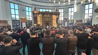 Vanlılar bayram sabahına camilerde başladı