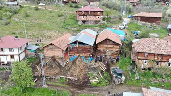 Kastamonu'da üç katlı ahır çöktü bir kişi hayatını kaybetti