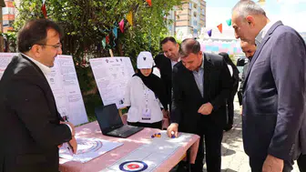 Oltu'da öğrenciler yıl boyu emek verdikleri projeleri sergiledi