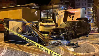 Tekirdağ'da otobüs durağına dalan otomobil üç kişiyi yaraladı