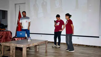 Silifkeli öğrenciler robotlarıyla dans pistine çıktı