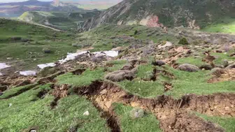 Sivas Zara'da toprak kayması köylüleri endişelendirdi